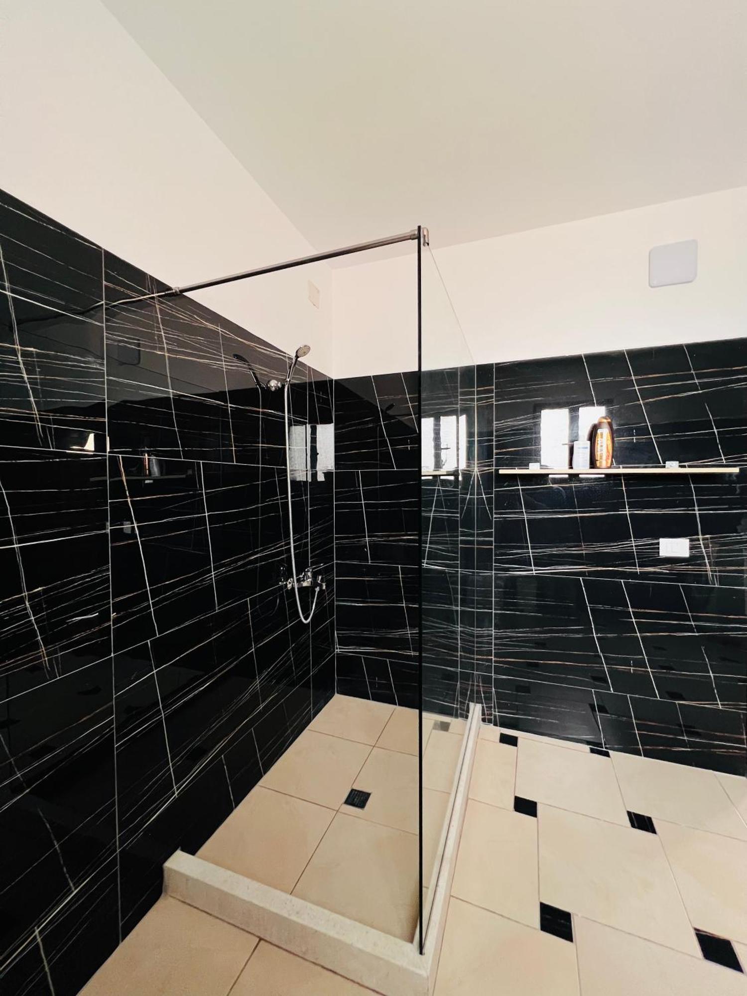 Villa Ensalv Berat - Apartment - Room - Penthouse Zimmer foto